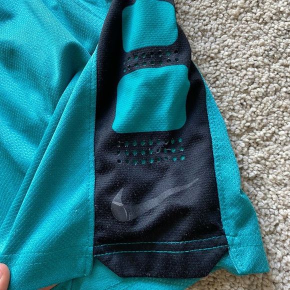 Nike Elite basketball shorts Women’s Small - Picture 3 of 4